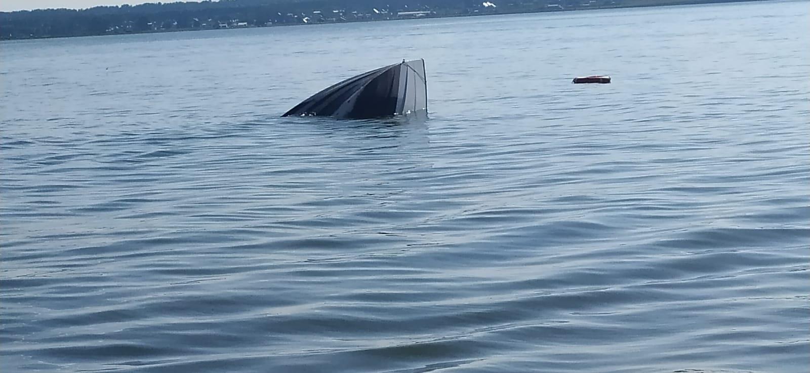 Фото В Новосибирской области опубликовали фото затонувшего в Морозово катера 3